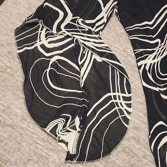 Fiore Bella- Asymmetrical top - Picture 2 of 6